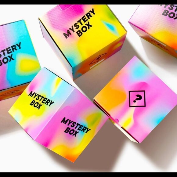 Makeup Mystrey Box *No Offers Accepted On Mystrey Boxes* - Picture 1 of 1